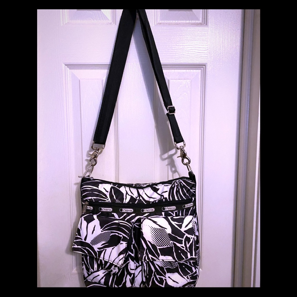 LeSportsac w/adjustable Strap w/3 Exterior Pockets
